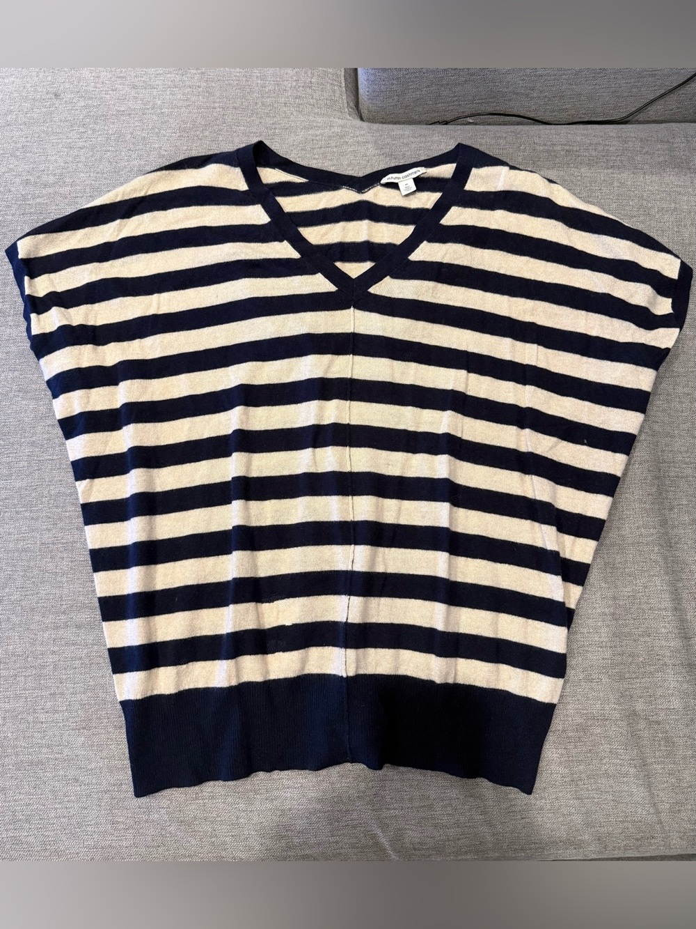 Autumn Cashmere Navy and Cream Striped Cashmere short sleeve V-Neck size M